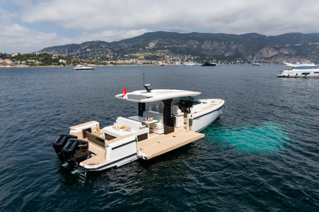 SAXDOR 400 GTS yacht charter