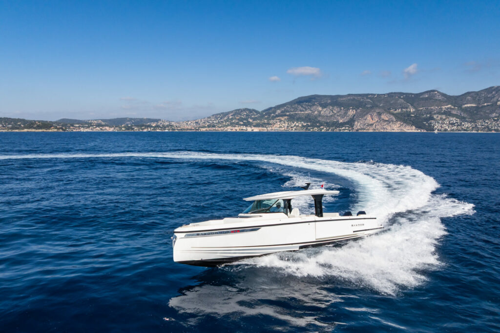 SAXDOR 400 GTS yacht charter